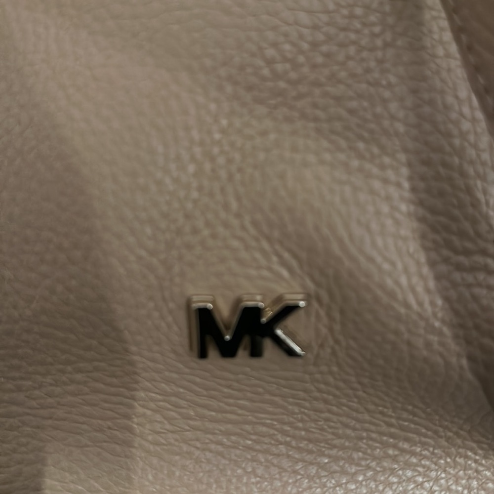 Michael Kors Junie Large Pebbled Leather Messenger Crossbody Bag - Picture 4 of 13